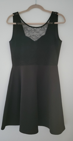 H&M Dresses & Skirts - H&m lace sweetheart mini